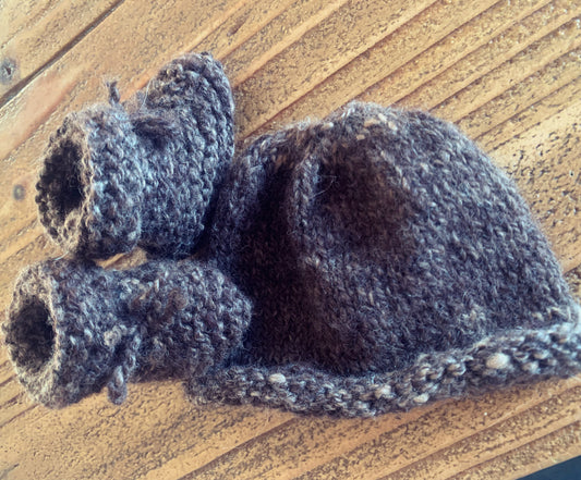 New Born set muts en slofjes